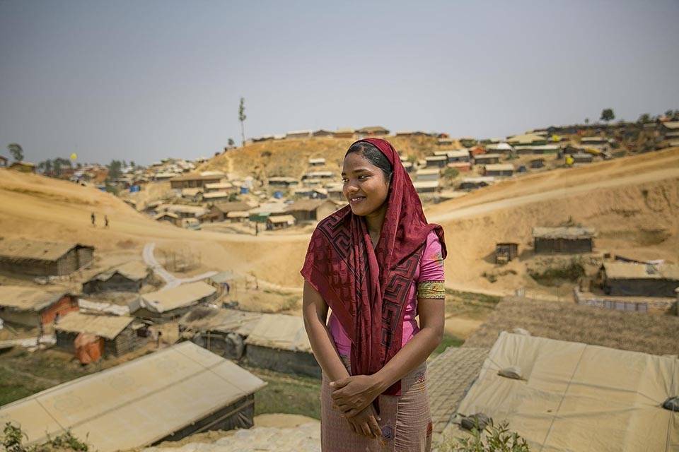 Rohingyia-kvinden Senu Are bor i flygtningelejren i Cox's Bazar, Bangladesh. UN Women arbejder for at forbedre forholdene for kvinder på flugt. Foto: UN Women/Allison Joyce