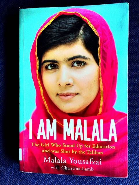 Billedet viser Malala Yousafzais bog. Pigen som blev skudt af af Taliban for at have krævet skolegang for piger. Hun overlevede - og modtog Nobel Fredspris i 2014. Foto: Flickr/Jabiz Raisdana