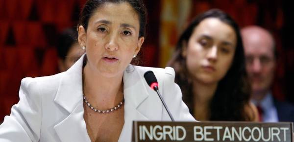 Ingrid Betancourt Pulecio holder tale i FN.  UN Photo/Paulo Filgueiras