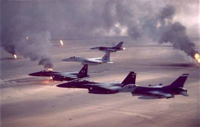 Billedet er fra USA's "Operation Desert Storm" som gik ud på at få irakiske styrker ud af Kuwait, under den såkaldte Golfkrigen 1990-91. Foto: US Air Force/Flickr.