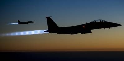 Disse to amerikanske jagerfly var blandt de første til at bombe IS's mål i Syrien, 23. september 2014. Foto: US Department of Defense/Flickr